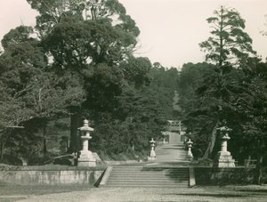 Toyotomi Hideyoshi sírjához vezető kőlépcső, Kiotó, 1900-1915 körül (fénykép)