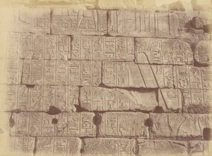 Közeli kép a hieroglif feliratokról és szobrokról (a legyőzött nemzetek listája), Karnak alkotó: Théodule Devéria