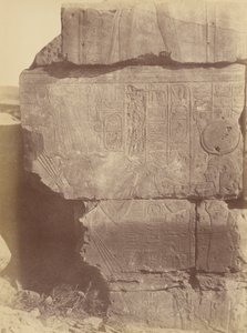 Közelkép a hieroglif feliratok és szobrok, Karnak alkotó: Théodule Devéria