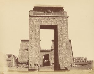 A karnaki Khonsu templom portálja