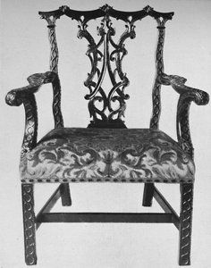 Kínai Chippendale könyökös szék ülőhellyel kortárs kézimunkával, 18. század közepe, 1928