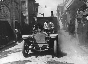 Egy páncélozott kocsi török fiataloké, 1909
