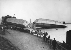 Nagy-Britannia legnagyobb léghajója, a The Mayfly roncsa Barrow-ban, 1911