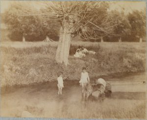 [Három gyerek és egy kutya játszik a patakban, 1883. július 4.], 1883., 1883. alkotó: Thomas Eakins