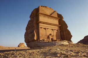 Nabateus romtöredék Madaâ™in Salih, más néven Al-Hijr, más néven Hegra, egy régészeti lelőhelyen....