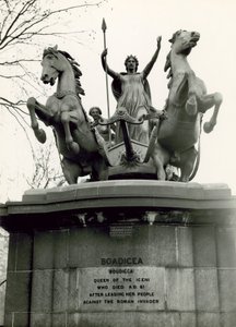 Boadicea és lányai, bronz szoborcsoport, 1885