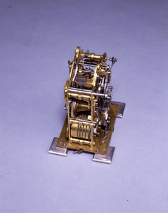 Miniatűr feltűnő konzolos óra, sz. 222, c.1695 (fém) (lásd még: 834228-31) alkotó: Thomas Tompion