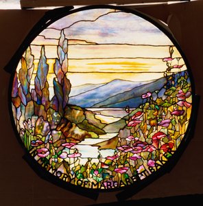 Ablak naplementével és hegyekkel, Tiffany Studios, 1900 körül