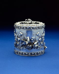 Egy hengeres doboz a Tiffany & Co-tól, 1870-185 körül (ezüst)