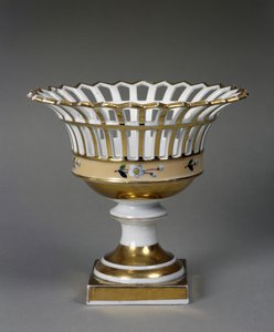 Gyümölcskosár, c. 1826-1838 (kemény paszta zománcozott és aranyozott porcelán) alkotó: Tucker China Factory