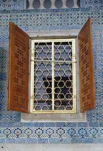 Az 1648-ban épült Körülmetélőszoba külső burkolata alkotó: Turkish School