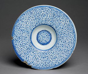 Tondino Dish, Iznik Golden Horn edények, török, 1535-45 körül (máz alatti kék kőpaszta) 88;lásd még: 117758; alkotó: Turkish School