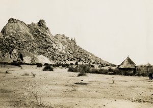 Kunyhók Gebel Sagadi közelében, Szudán, Ugo Monneret de Villard fotója, 1930 körül.