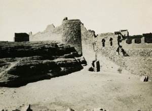 Szent Simeon kolostor, délkeletről nézve, Asszuán, Egyiptom, Ugo Monneret de Villard fotója. alkotó: Ugo Monneret de Villard