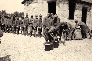 Osztrák foglyok Bagnaria Arsában, Udine, Olaszország, 1916.04.02. (f/w fotó)