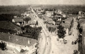Panorámakép a rómaiak városáról, a templom harangtornyából az első világháború alatt (f/w fotó)