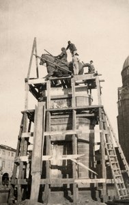 A "Gattamelata" lovas emlékmű felújítás alatt áll Padovában az első világháború alatt