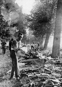 A 11. huszárok a Monsból való visszavonulást követően 1914. szeptember, 1935. Champs-nél menekültek. alkotó: Unbekannt