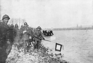 A 2. marokkói hadosztály megfürdeti zászlóit a Rajnában, Huningue-ban, Elzászban, Franciaországban, 1918. november 21. alkotó: Unbekannt