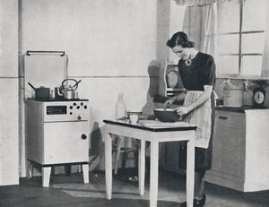 Szekrényes gáztűzhellyel felszerelt brit konyha, 1942. alkotó: Unbekannt