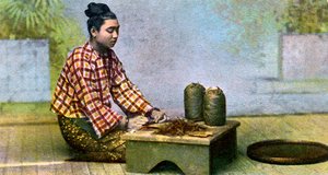 Egy burmai nő, aki szivart készít, 1900-as évek alkotó: Unbekannt