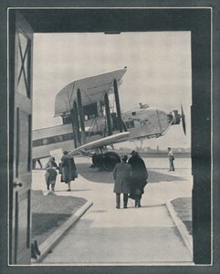A modern világ szimbóluma – A Croydon Aerodrome-on beszálló utasok, 1935 alkotó: Unbekannt