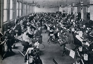 A világ legnagyobb komponálógép-akkumulátorának képe, 1916 alkotó: Unbekannt