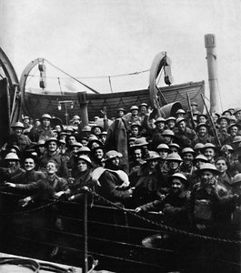 Dunkerque-ből megmentett katonák csónakja, 1940, 1945 alkotó: Unbekannt