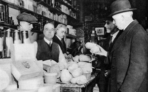 Egy ügyfél megvizsgál egy haggist, London, 1926-1927 alkotó: Unbekannt