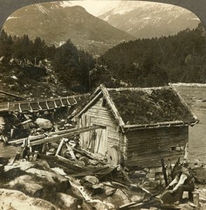 Egy rönkből épített malom és egy vízikerék köszörűkő, a Stalheims folyón, Naerodal, Norvégia, 1905. alkotó: Unbekannt