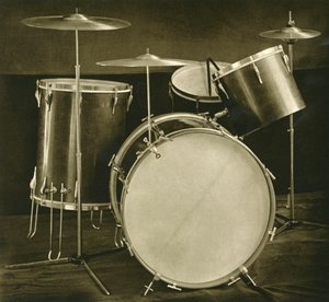 Csehszlovák gyártású ütős hangszerkészlet, dob és cintányér, 1948 alkotó: Unbekannt