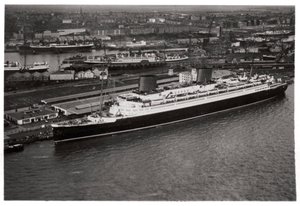 Légi felvétel a németországi brémai kikötőre és az Europa vonalhajóra, egy Zeppelinről, c1931 1933 alkotó: Unbekannt