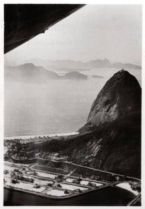 Légi felvétel a Sugarloaf-hegyről, Rio de Janeiro, Brazília, egy Zeppelinről, 1930 1933 alkotó: Unbekannt