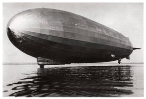 LZ127 Graf Zeppelin léghajó leszállás a Bodeni-tavon, Németországban, 1933 alkotó: Unbekannt