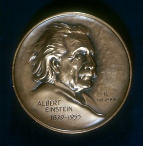 Albert Einstein 1879-1955, matematikus fizikus, 1979 alkotó: Unbekannt