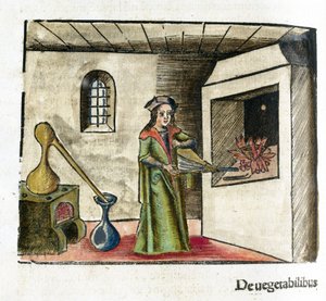 Alkímia 16. század: alkimista dolgozik, műhelye kandallója előtt fújtatót aktivál, mögötte tűzhely és desztilláló alkotó: Unbekannt