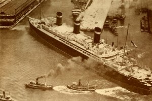 Légifelvétel a Leviatánról, akit kis vontatók vonszoltak a dokkjába New Yorkban, 1930 alkotó: Unbekannt