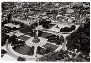 Légifelvétel a Königsplatzról, München, Németország, Zeppelinről, c1931 1933 alkotó: Unbekannt