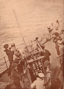 Légvédelmi fegyver hadműveletben egy brit csatahajón, c1917 1919 alkotó: Unbekannt