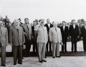 A szovjet delegáció megérkezése Belgrádba, Jugoszlávia, 1955. május 26. alkotó: Unbekannt