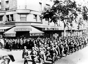 Az első német csapatok megérkezése Párizsba, 1940. június alkotó: Unbekannt