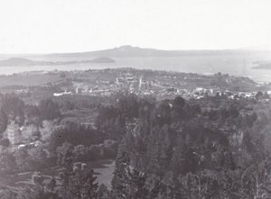 Auckland, a Mount Edenről, 19. század vége – 20. század eleje. alkotó: Unbekannt