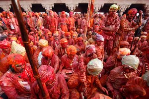 Barsana falusiak ünneplik a Holit Nandgaon Nandgaon Nande városában alkotó: Unbekannt