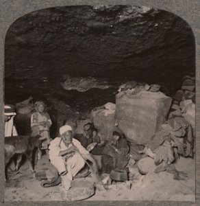 Beduin barlanglakók barlangjaikban, 1900 körül alkotó: Unbekannt