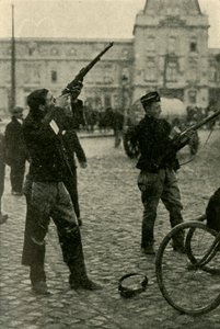 Belga katonai kerékpárosok lövöldöznek egy német repülőgépre, első világháború, 1914-1918, c1920. alkotó: Unbekannt
