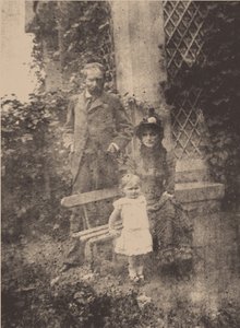 Berthe Morisot, férje, Eugène Manet és lányuk, Julie, 1881 körül alkotó: Unbekannt