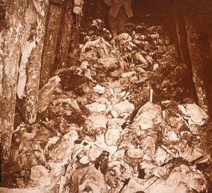 Holttestek a Cornillet-hegy alatti alagutakban, Champagne, Észak-Franciaország, 1917 alkotó: Unbekannt