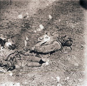Halott katonák holttestei, c1914-c1918 alkotó: Unbekannt