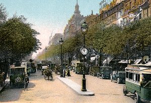Boulevard des Italiens, Párizs, autókkal és motorbuszokkal az utcán, c1900 alkotó: Unbekannt