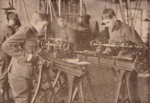 A Bradfield College fiúi kagylóalkatrészeket készítenek, Berkshire, 1916, 1928 alkotó: Unbekannt